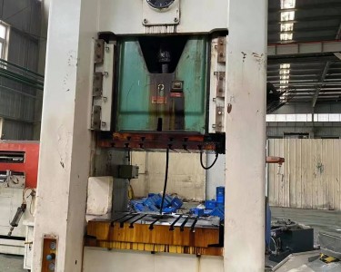 气动冲床 JW31-200T 沃得