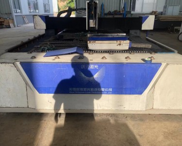 激光切割机 4015/3000W 庆源