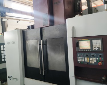 立式加工中心 1260 大连机床