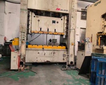 气动冲床 250T 扬力