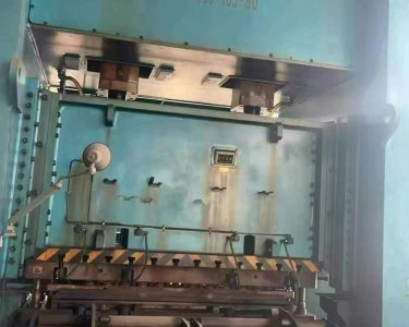 气动冲床 300T 金丰