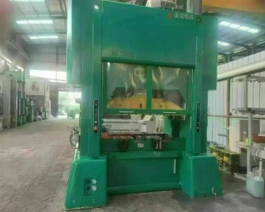 高速冲床 200T 扬锻