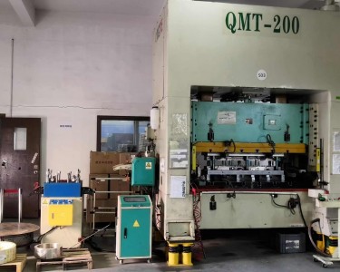 气动冲床 200T 欧美特