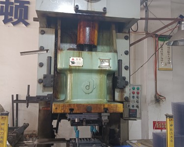 气动冲床 110T  扬锻
