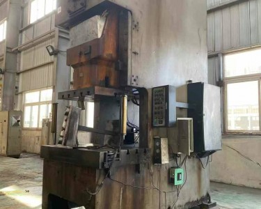 气动冲床 200T 上海二锻