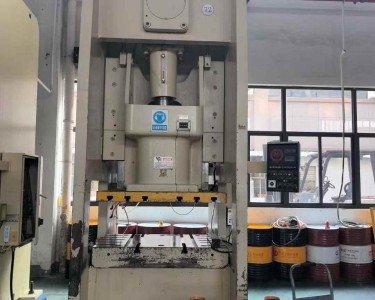 气动冲床 200T 金丰