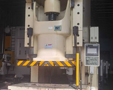 气动冲床 200T 金丰