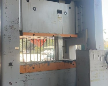 气动冲床 250T 扬力