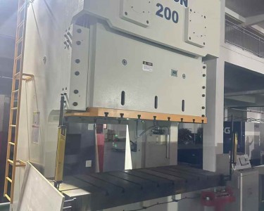 气动冲床 200T 扬锻