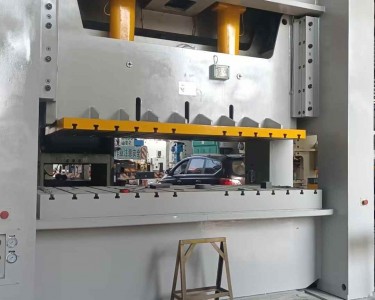 气动冲床 400T 扬锻