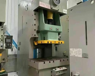 气动冲床 200T 扬锻