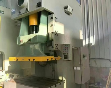 气动冲床 200T 扬锻