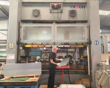 气动冲床 250T 扬锻
