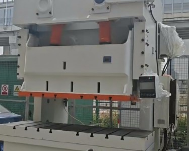 气动冲床 200T 徐锻