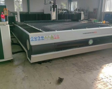 激光切割机 8025/6000W 宏牛
