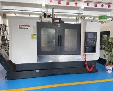 立式加工中心 CV1370 德扬