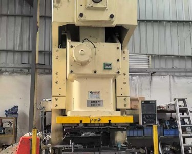 气动冲床 300T 金丰