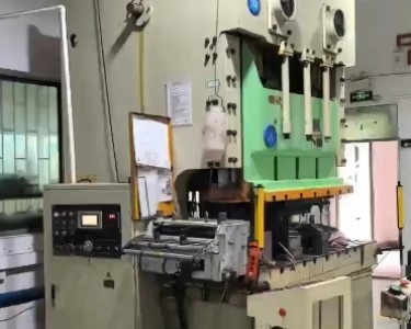 气动冲床 110T 扬力