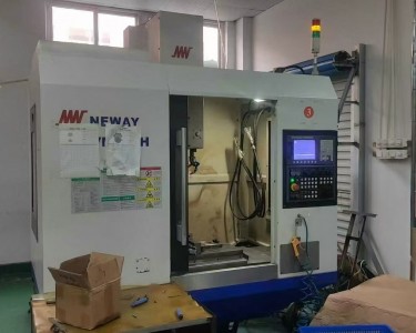 立式加工中心 VM702H 纽威