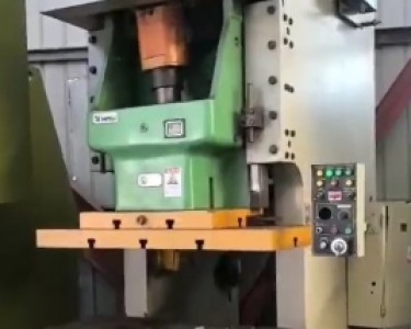 气动冲床 200T 扬力