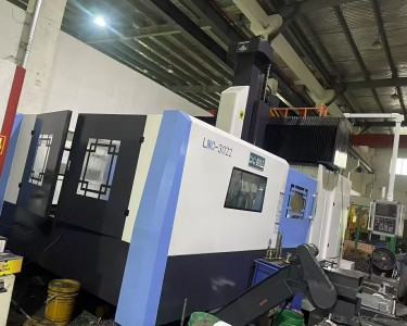 龙门加工中心 LMC-3022 鑫台工