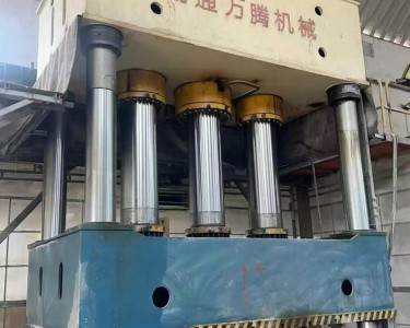 四柱式油压机 1800T 南通万腾