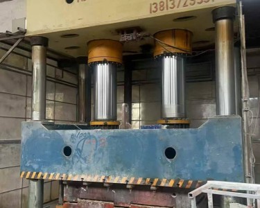 四柱式油压机 1000T 万腾