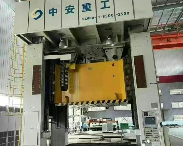 四柱式油压机 1000 济二