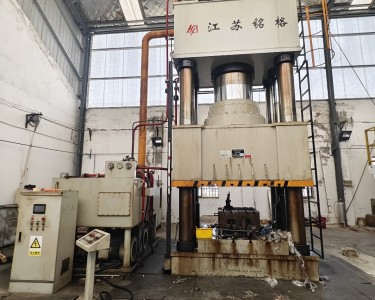 四柱式油压机 1600 铭格