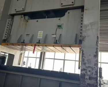气动冲床 500T 博仑