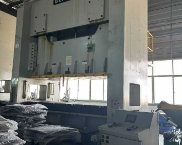 气动冲床 400T 博仑