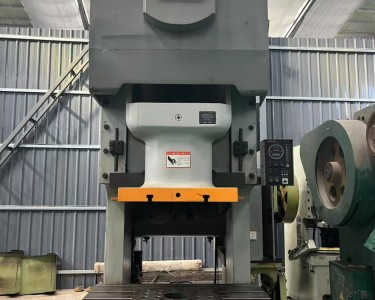 气动冲床 250T 扬力