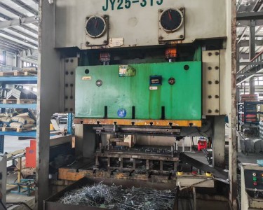 气动冲床 315T 扬力