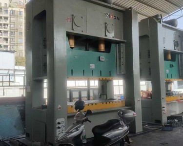 气动冲床 315T 扬锻
