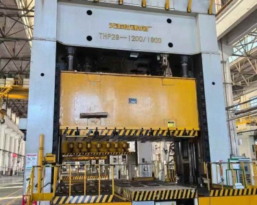 框架式油压机 1800T 天津锻压