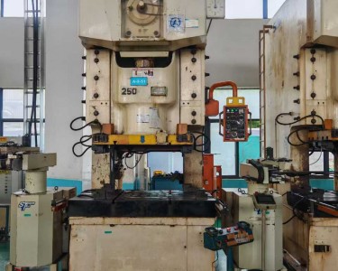 气动冲床 250T KR