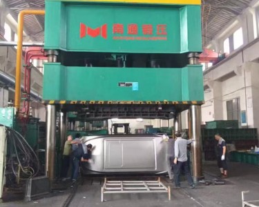 四柱式油压机 2000T 南通锻压