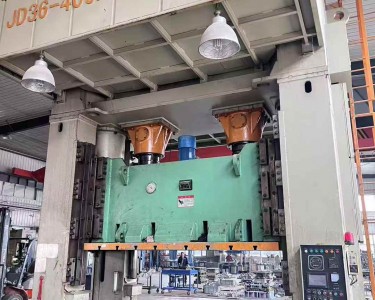 气动冲床 400T 扬力