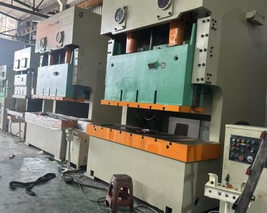 气动冲床 250T 扬力
