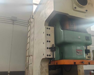 气动冲床 400T 扬力