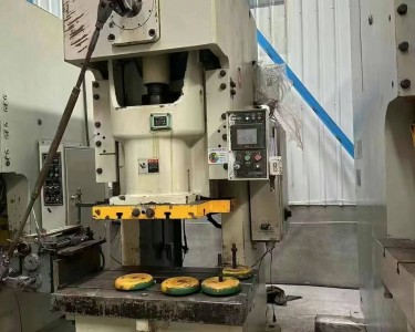 气动冲床 110T 米斯克