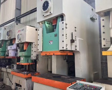 气动冲床 400 杨力