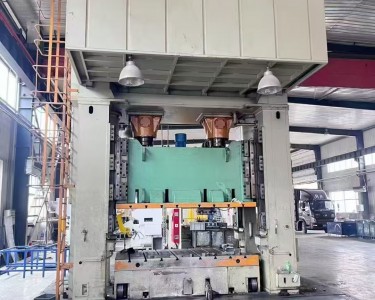 气动冲床 400T 杨力