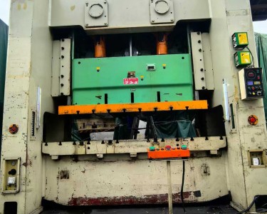 气动冲床 300T 徕富