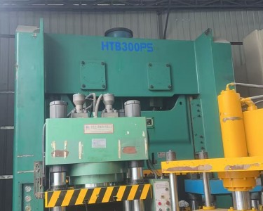 气动冲床 300T 汇田