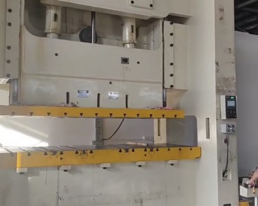 气动冲床 400T 徕富