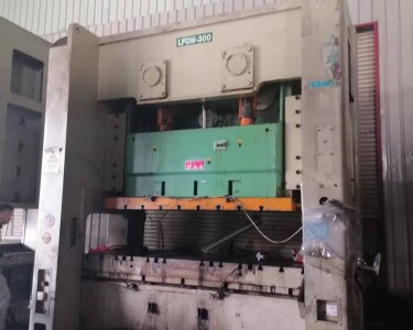 气动冲床 300T 徕富