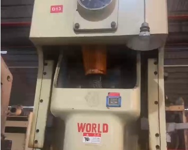 气动冲床 200T 沃得