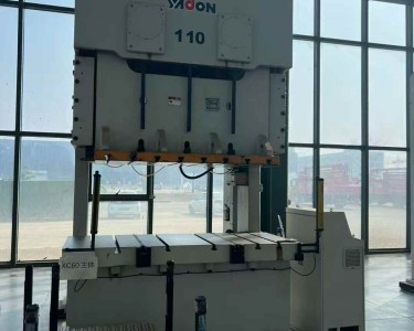 气动冲床 110T 扬锻