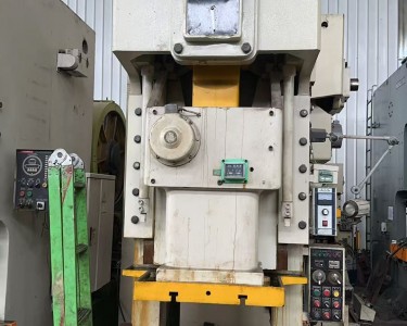 气动冲床 110T 金丰
